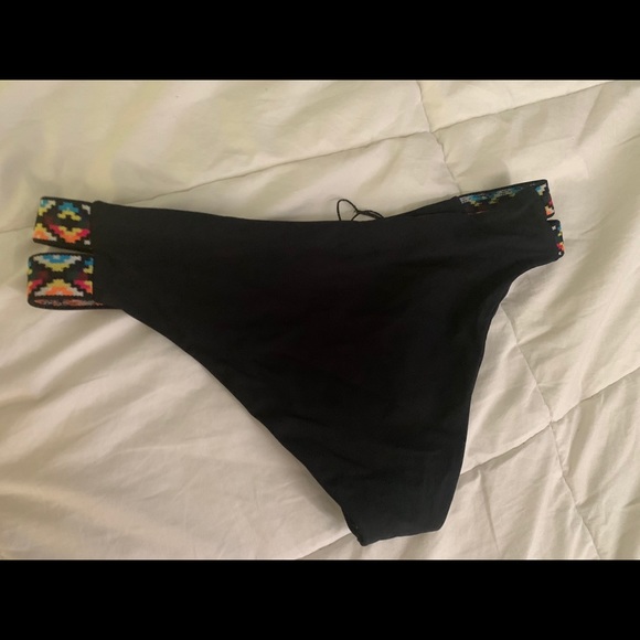 LSpace Bikini bottoms w/ boho side pattern - Picture 4 of 4